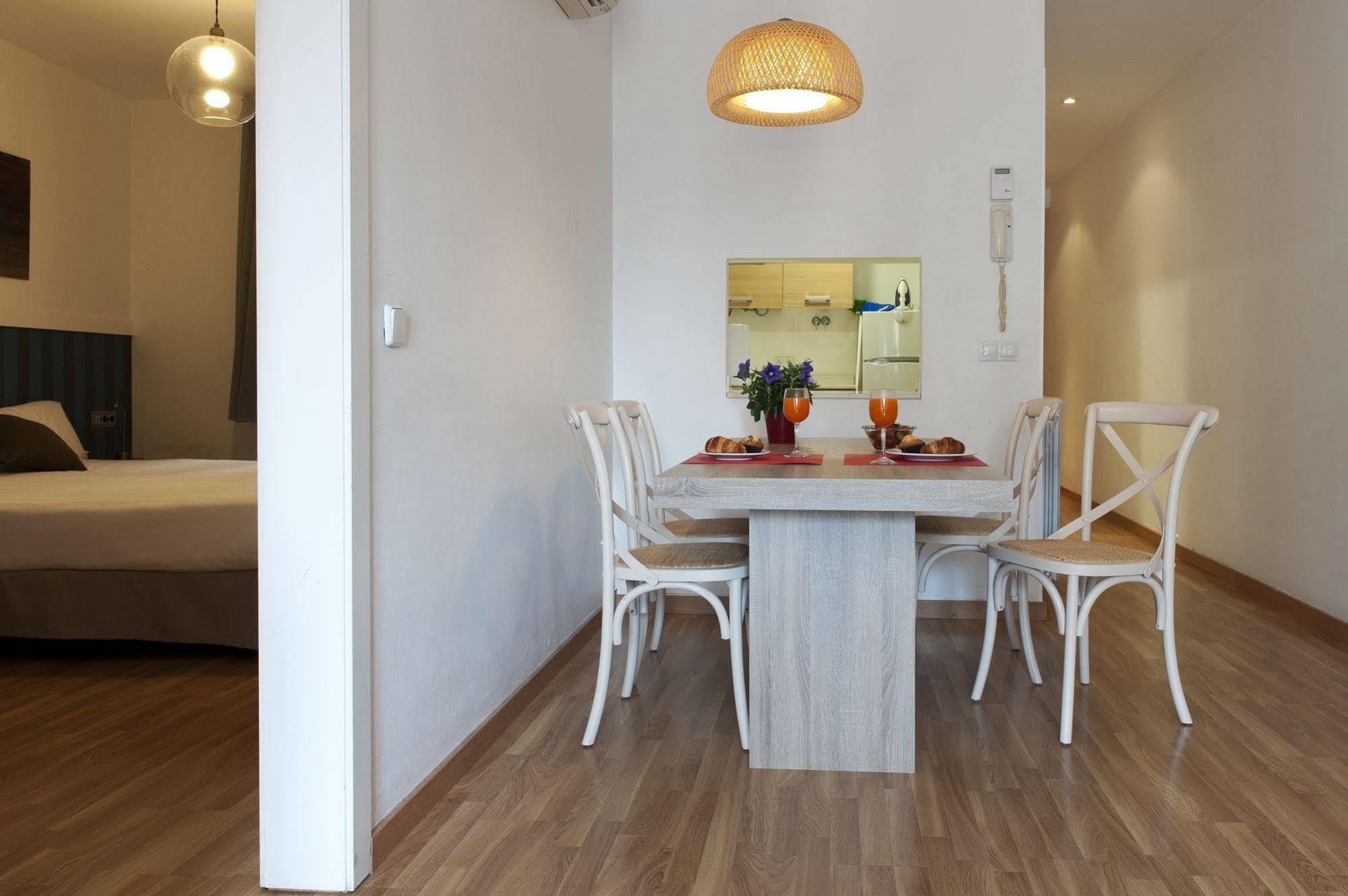 Mh Apartments Liceo Barcelona Kültér fotó